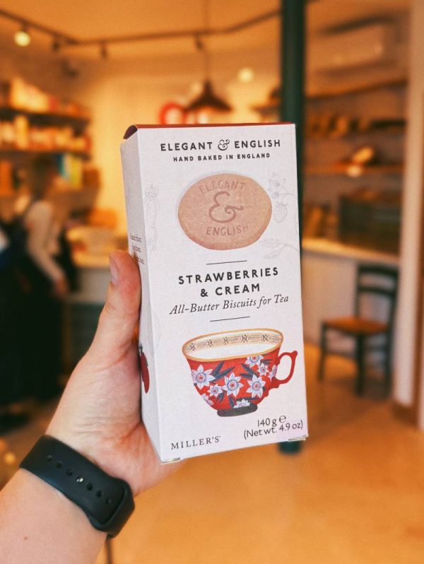 Strawberries cream biscuits
